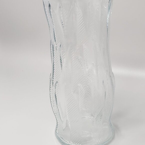 Vintage Brody Co. Feathered Rib Glass Vase C972 - Picture 3 of 6